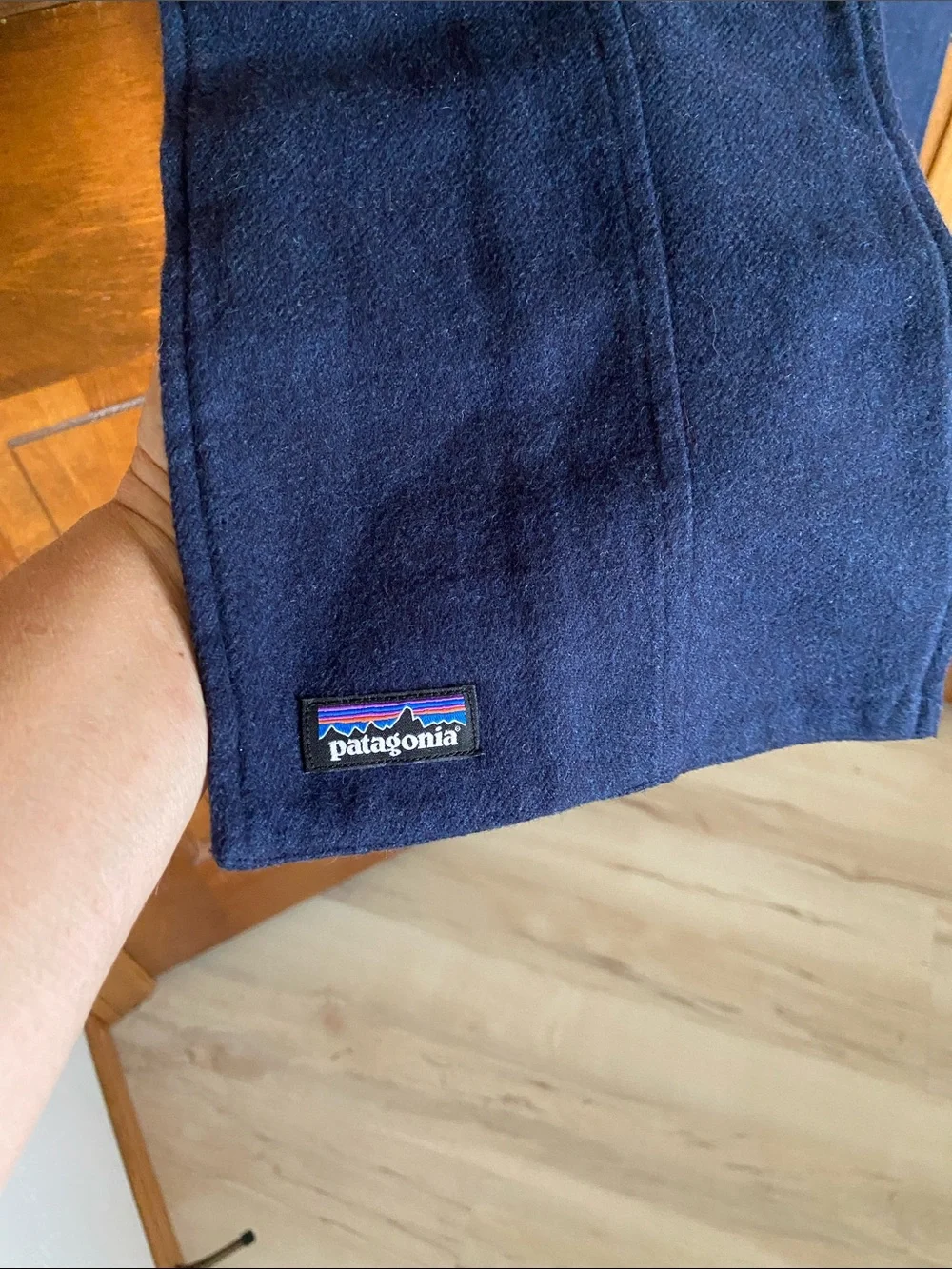Patagonia Fjord Flannel Navy Blue Gender Neutral double layered knit texture
